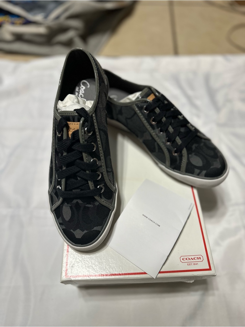 NWT, Coach Dee Sneakers in Signature Canvas, Size 8M, Black/Grey